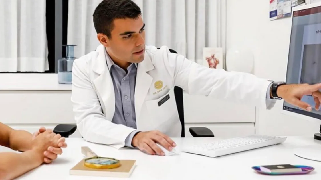 Dr. Or Friedman in consultation